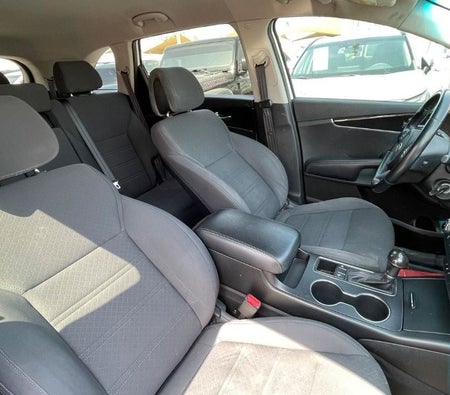 White Kia Sorento 2016
