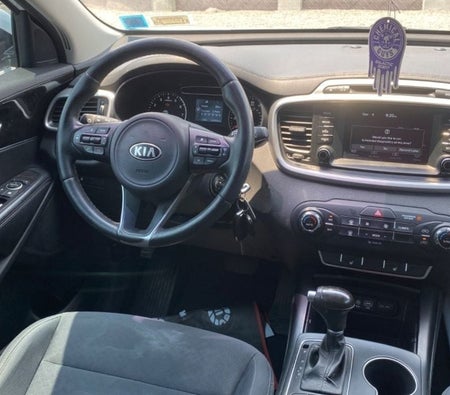 White Kia Sorento 2017