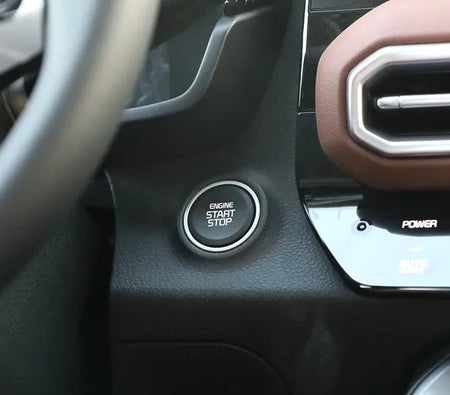 White Kia Sportage 2024