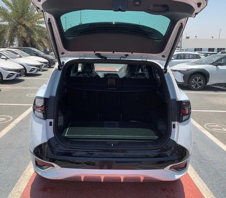 White Kia Sportage GT-Line 2024