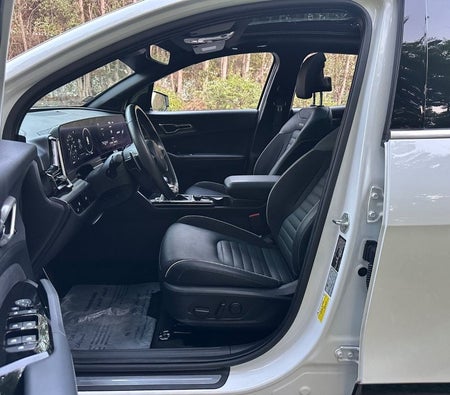 White Kia Sportage 2024