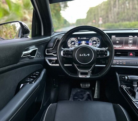 White Kia Sportage 2024