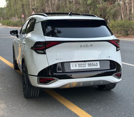 White Kia Sportage 2024