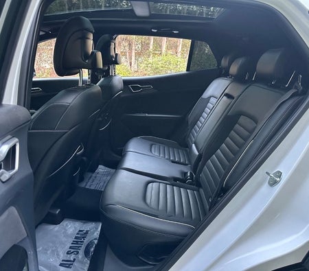 White Kia Sportage 2024