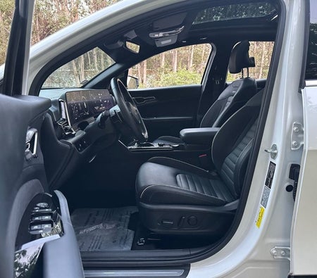 White Kia Sportage 2024