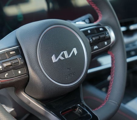 White Kia Sportage 2025