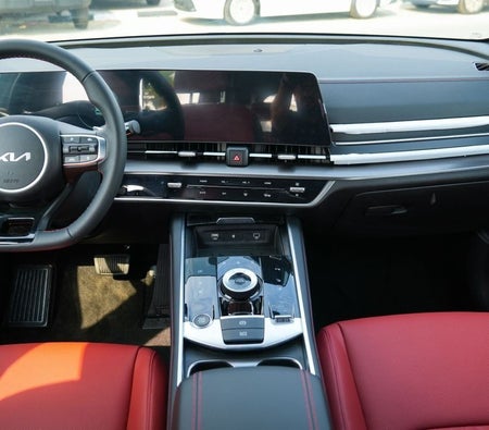 White Kia Sportage 2025