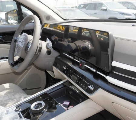 White Kia Sportage 2025