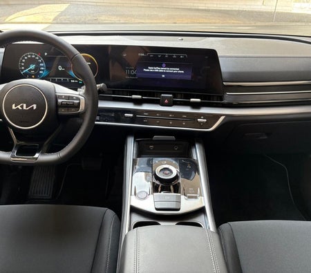 White Kia Sportage 2025