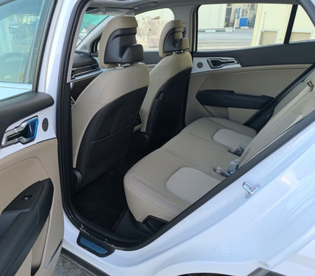 White Kia Sportage 2025