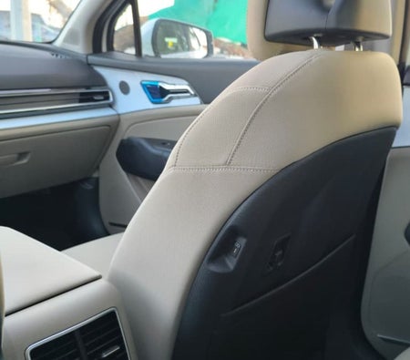 White Kia Sportage 2025