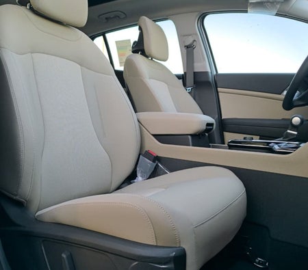 White Kia Sportage 2025