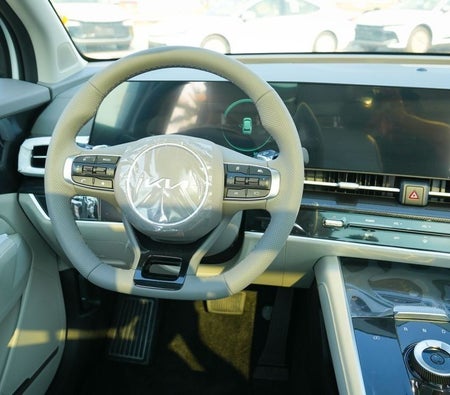 White Kia Sportage 2025
