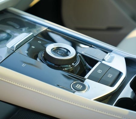 White Kia Sportage 2025