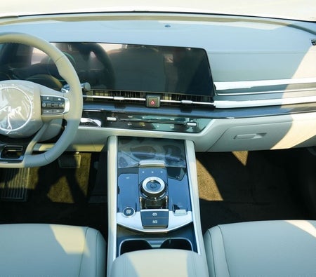 White Kia Sportage 2025