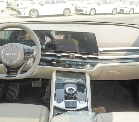 Gray Kia Sportage 2025