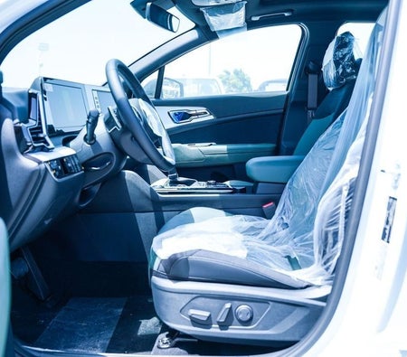 White Kia Sportage 2025