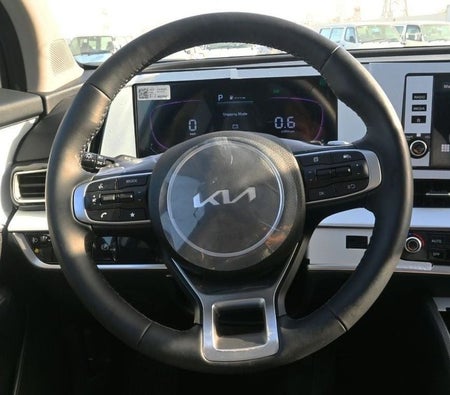 White Kia Sportage 2025