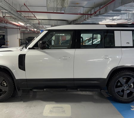 Weiß Land Rover Defender P300 110 SE 2023
