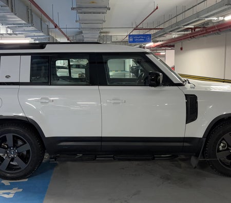 Weiß Land Rover Defender P300 110 SE 2023