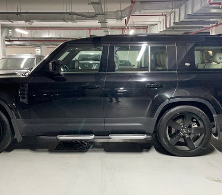 أسود لاند روڤر Defender P400 110 SE 2023