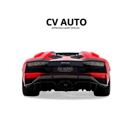 Красный Lamborghini Aventador S Roadster 2021 год Красный Lamborghini Aventador S Roadster 2021 год