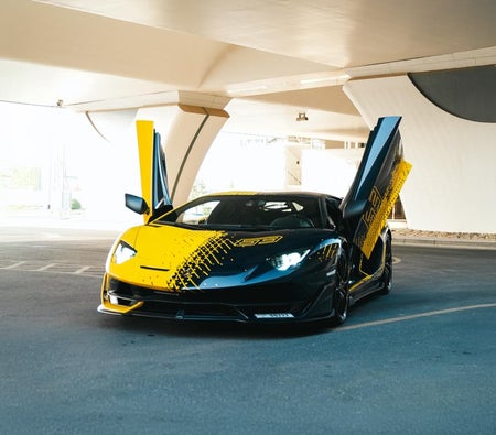 Alquilar Lamborghini Aventador SVJ Coupé 2022 en Dubai