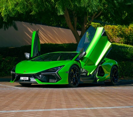Lamborghini Revuelto 2024
