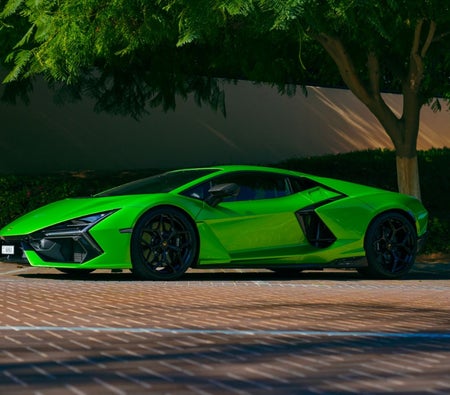 Lamborghini Revuelto 2024