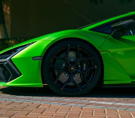 Lamborghini Revuelto 2024