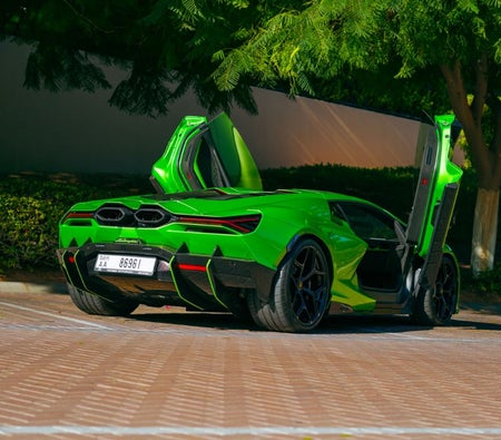 Lamborghini Revuelto 2024