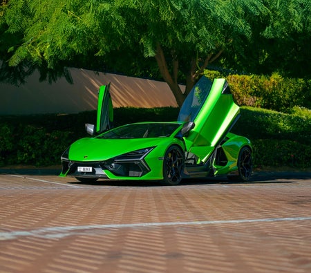 تأجير لامبورغيني ريفويلتو 2024 في دبي