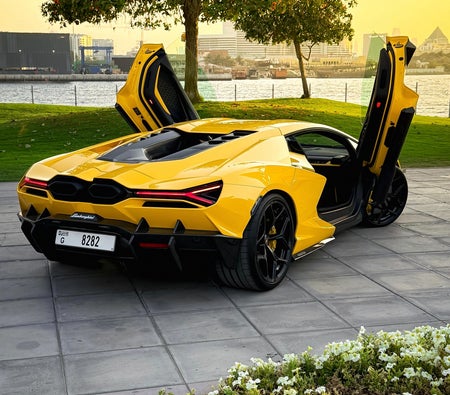 Lamborghini Revuelto 2024