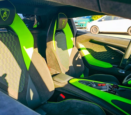 Lamborghini Revuelto 2024