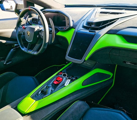 Lamborghini Revuelto 2024