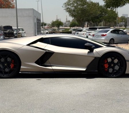 Bronze Lamborghini Revuelto 2024