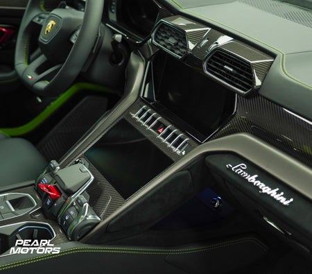 Green Lamborghini Urus Performante 2023