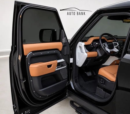 Black Land Rover Defender 2024