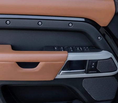 Black Land Rover Defender 2024