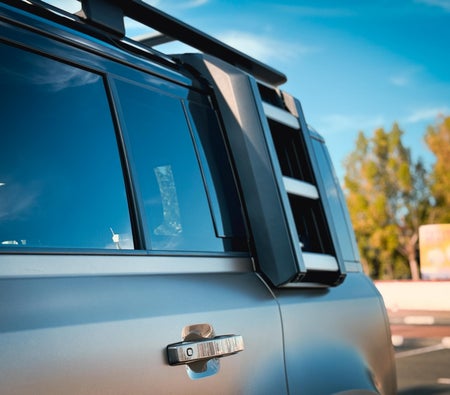 Land Rover Defender 2024