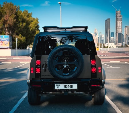 Land Rover Defender 2024