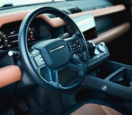 Land Rover Defender 2024