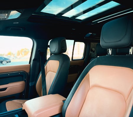 Land Rover Defender 2024