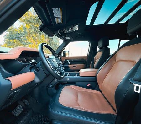 Land Rover Defender 2024