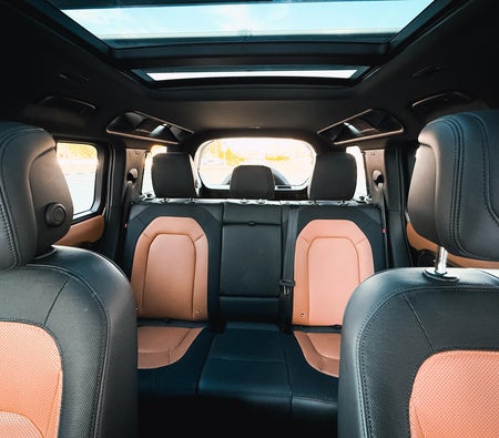 Land Rover Defender 2024