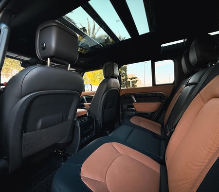 Land Rover Defender 2024