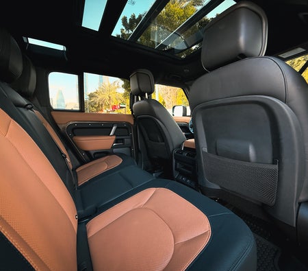 Land Rover Defender 2024