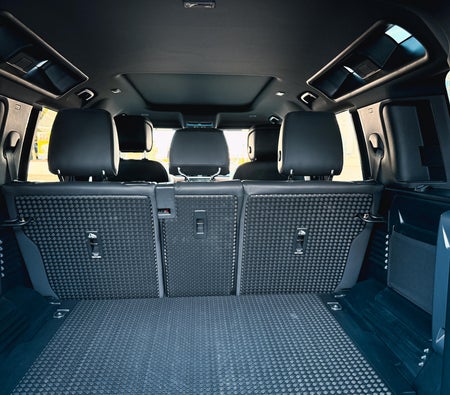 Land Rover Defender 2024