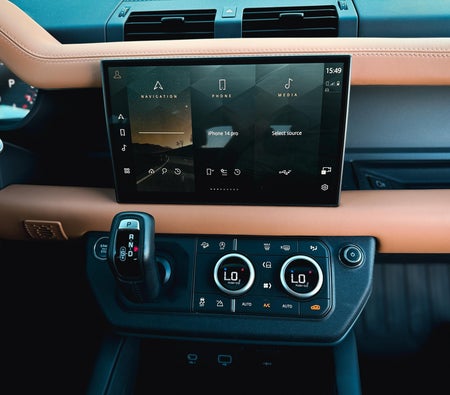 Land Rover Defender 2024