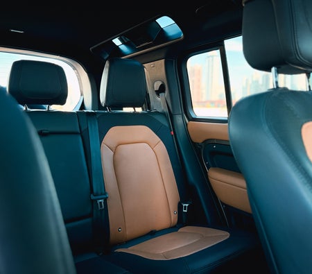Land Rover Defender 2024